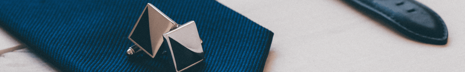 Smartanzug bietet viele exklusive accessoires um deinen Look zu perfektionieren - Manschettenknöpfe mieten
