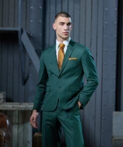 Business Anzug Set komplett im klassischen Design, aber in moderner tannengrüner Farbe. Miete Ihm statt eins zu Kaufen.
