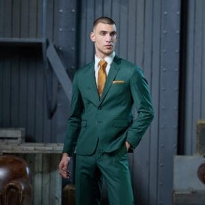 Business Anzug Set komplett im klassischen Design, aber in moderner tannengrüner Farbe. Miete Ihm statt eins zu Kaufen.