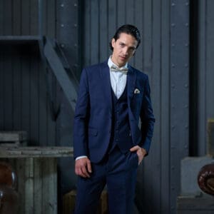 Jetzt Mieten den dreiteilger Nachtblauern Anzug