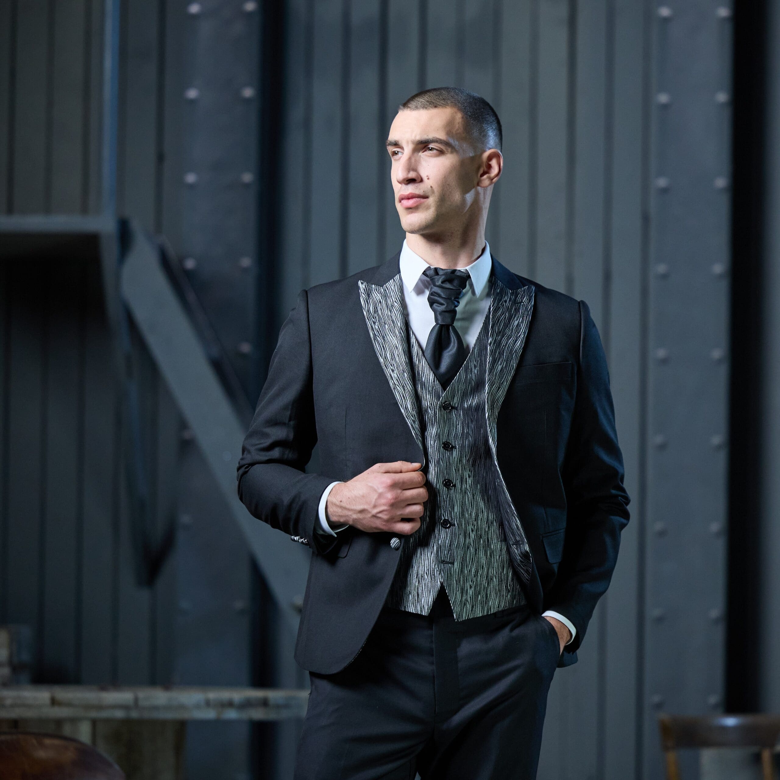 Festlicher Extravaganter Anzug Set Barock Stil Mieten