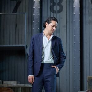 Miete jetzt diesen stylischen Herrenanzug beim Smartanzug und rocke den Tag mit einem Hauch von Frechheit!