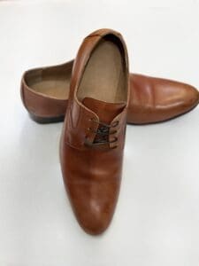 Braune Schuhe mieten bei Smartanzug – perfekt zu Navy-Anzug & Casual-Outfit