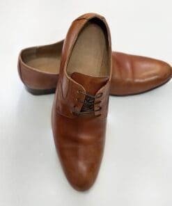 Braune Schuhe mieten bei Smartanzug – perfekt zu Navy-Anzug & Casual-Outfit