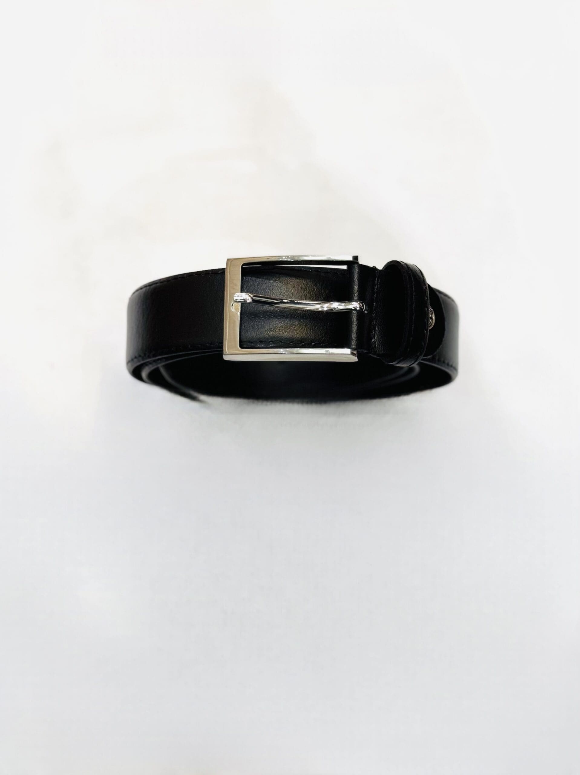 Gürtel Schwarz aus Leder mieten