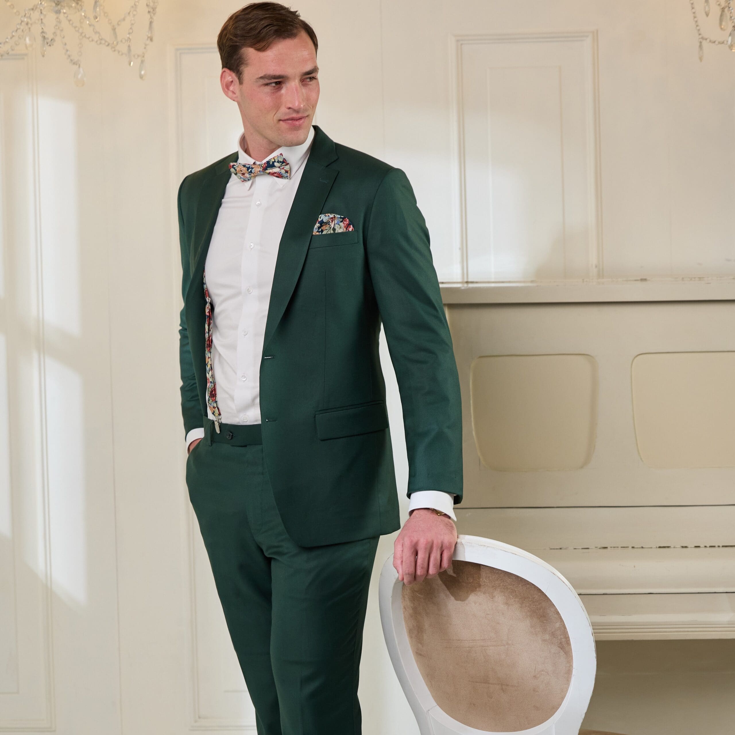 Miete Retro Vintage Outfit - ein Look , der nie verblasst! Jetzt gut aussehen mit Smartanzug!