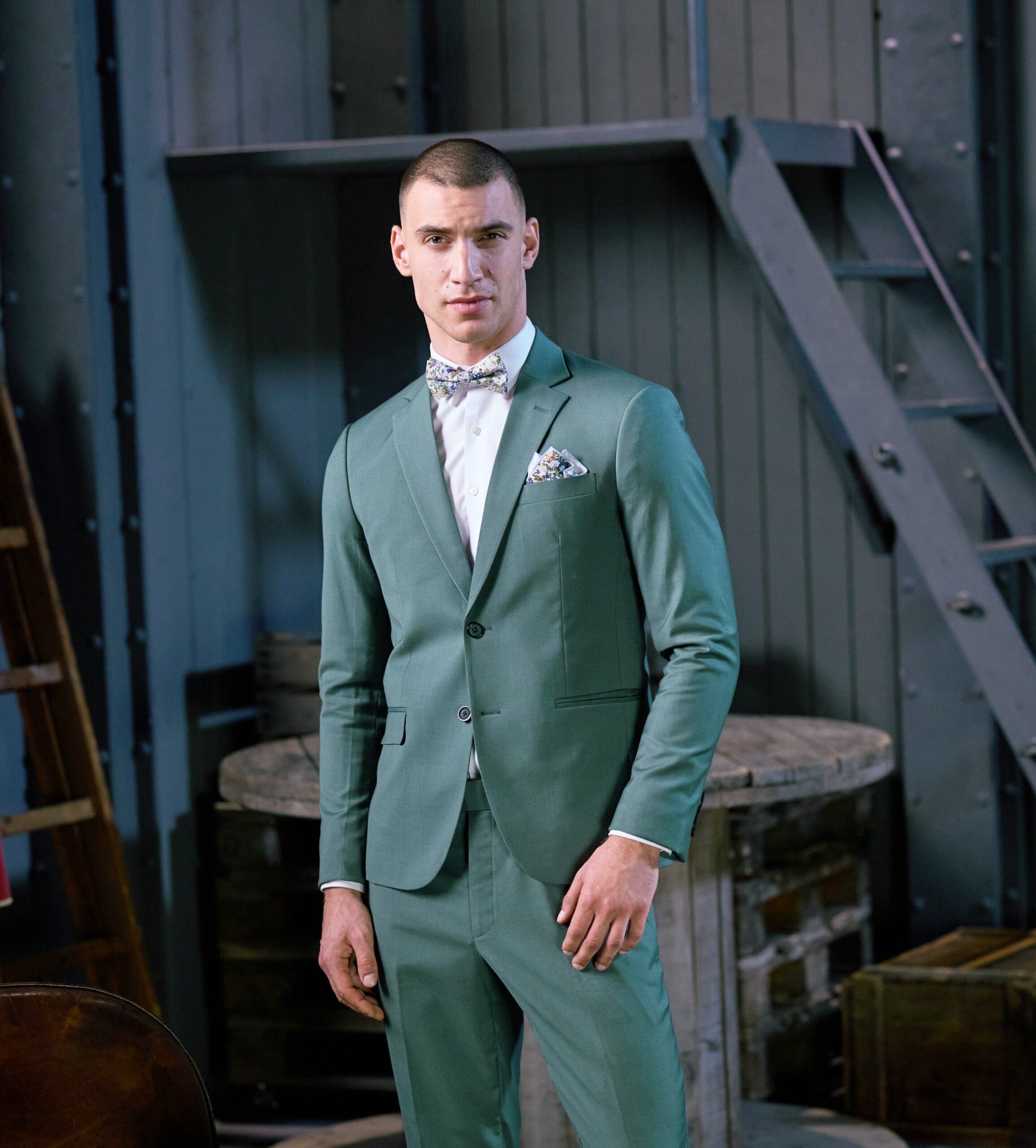 Miete den Greenery Stil in Salbeigrün- Jetzt bei Smartanzug !