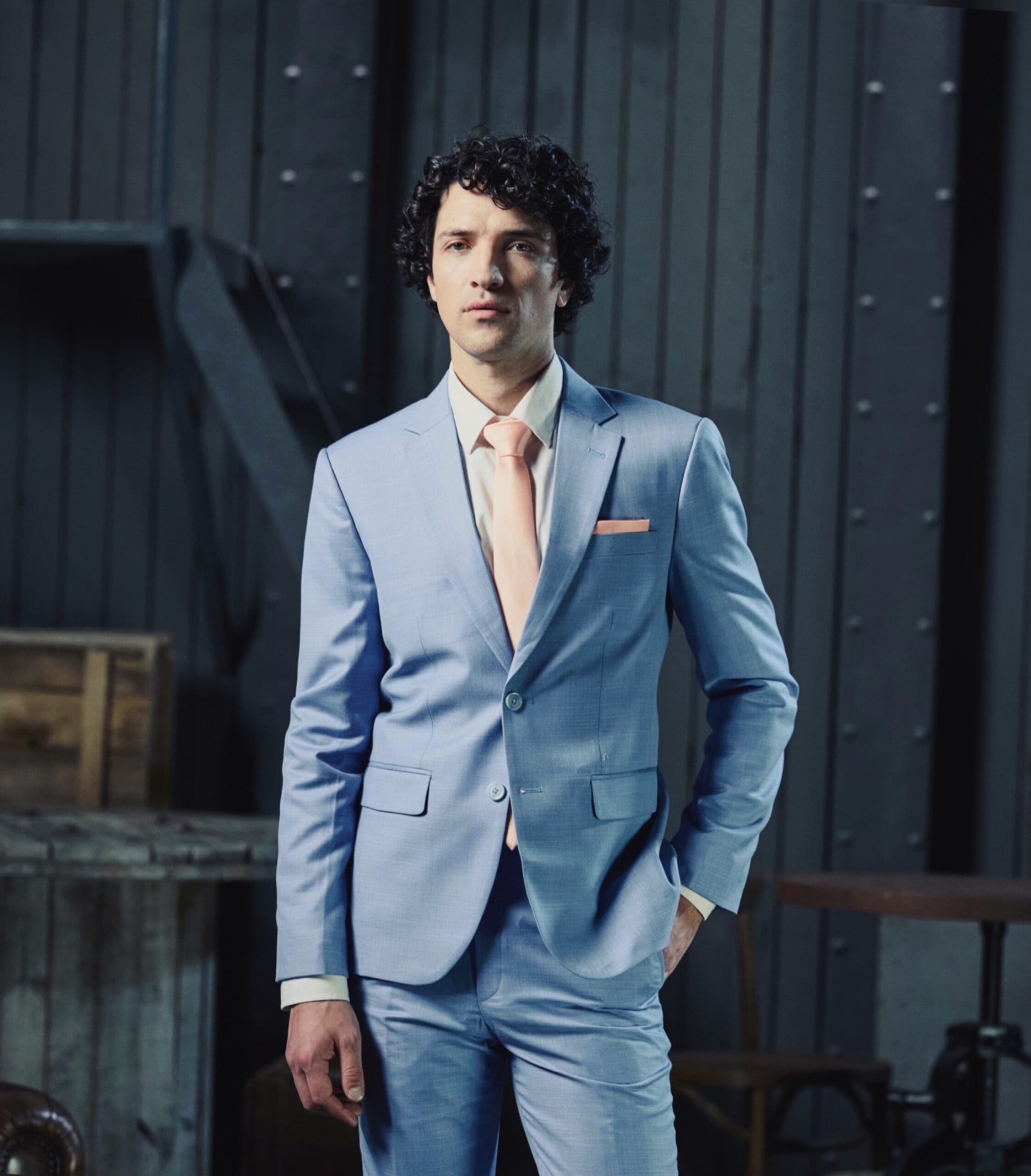 Business Anzug Set komplett in klassiches Design mit Moderner Hellblaue Farbe Mieten statt Kaufen.